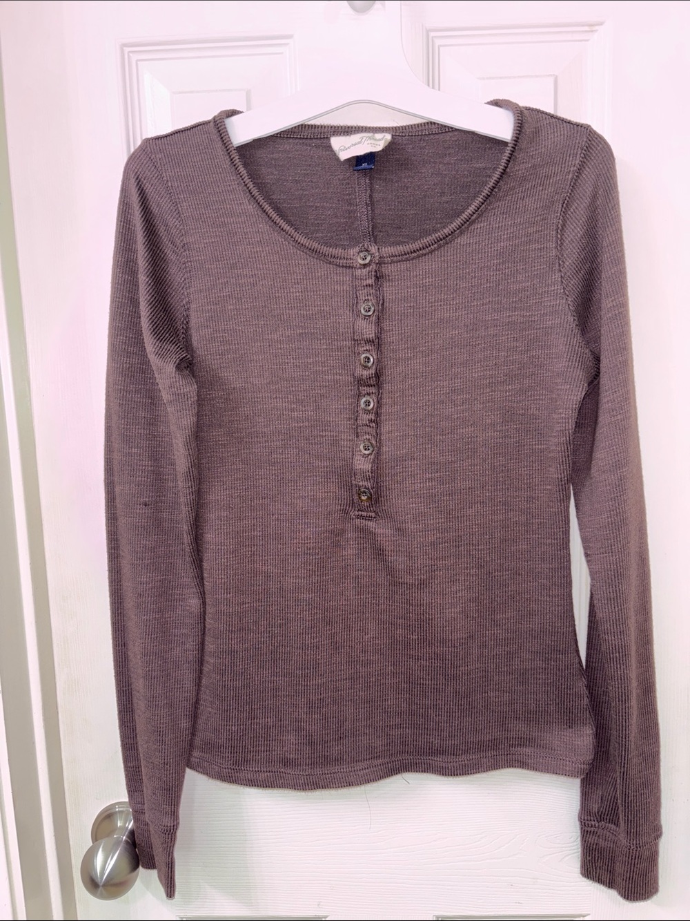 Universal Thread Long-Sleeve Henley Top in Mauve Taupe
